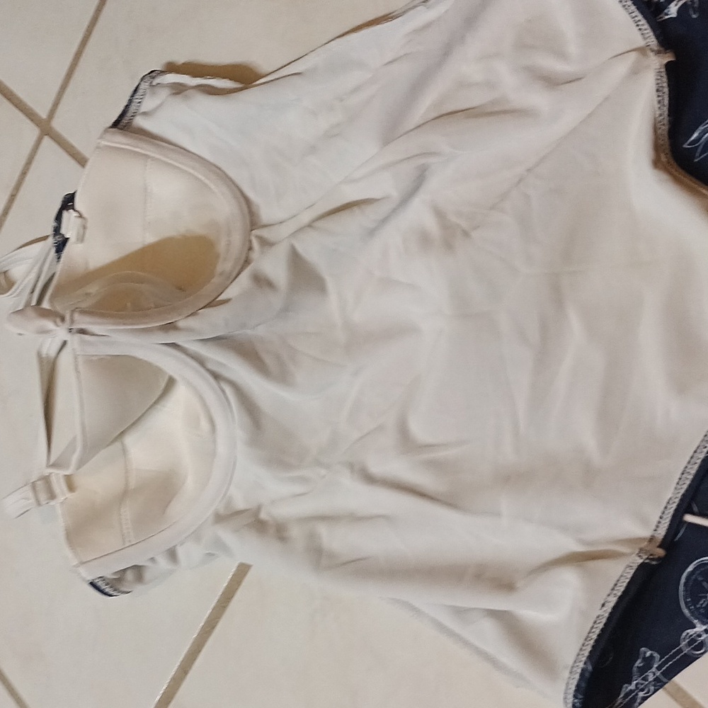 Swimsuit - Picture 8 of 10